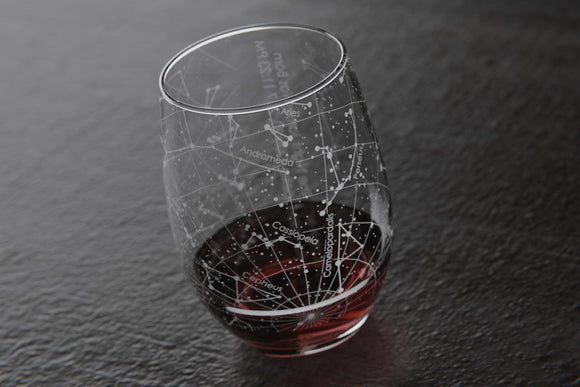 https://welltolddesign.com/cdn/shop/files/ywLnRrP4lsxap5QLkstO_Stemless-Wine_0_2000x_3a7645f3-cc77-4fdd-acd2-ec1c3b0dcf81_580x.jpg?v=1613224670